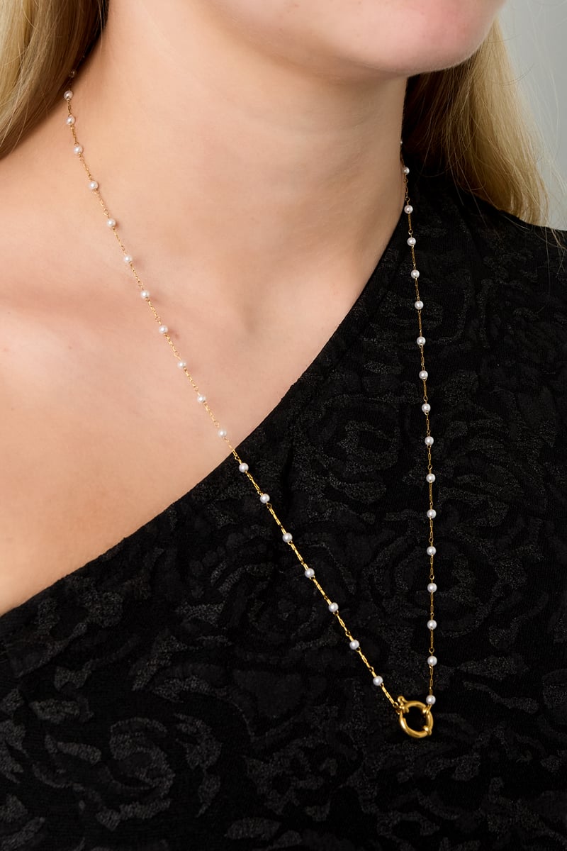 Gouden Schakelketting met Sluiting & Parel – Verstelbaar RVS (63+7 cm)